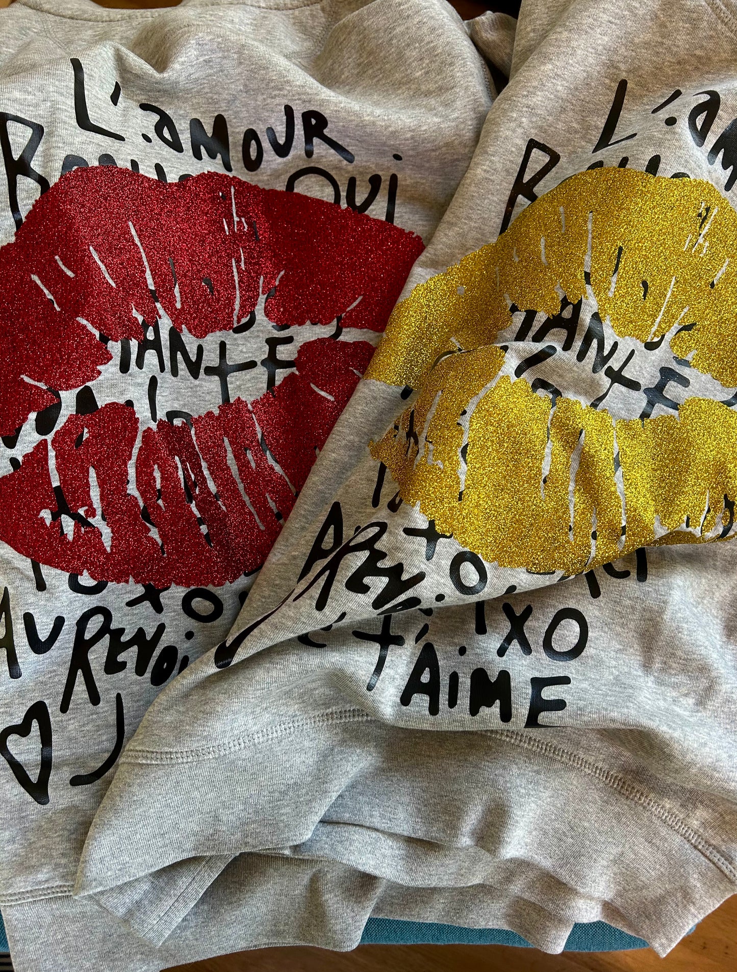 HOODIE KISS PARIS À PAILLETTES